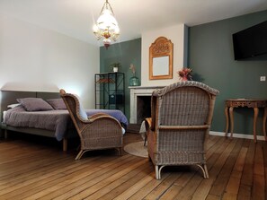 Superior Double or Twin Room, 1 Queen Bed, Kitchenette | Desk, laptop workspace, free WiFi - Le relais Napoléon (Avesnes-sur-Helpe)