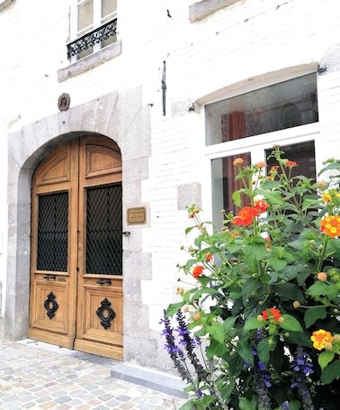 Front of property. Le relais Napoléon