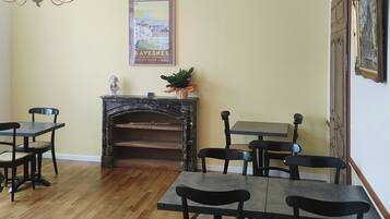 Free daily continental breakfast