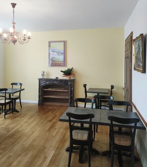 Free daily continental breakfast