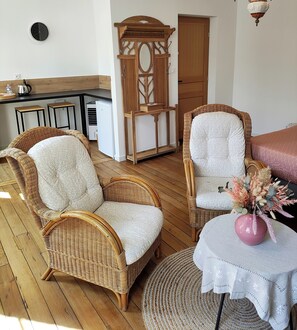 Superior Double or Twin Room, 1 Queen Bed, Kitchenette | Desk, laptop workspace, free WiFi - Le relais Napoléon (Avesnes-sur-Helpe)