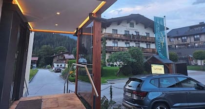 No1 - Flo's Rooms & Breakfast