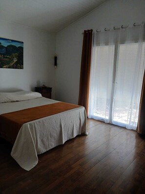 5 Schlafzimmer, Bügeleisen/Bügelbrett, WLAN, Bettwäsche