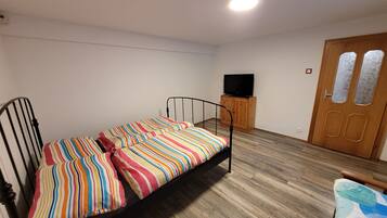 2 bedrooms, WiFi, bed sheets