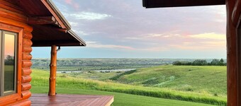Spacious Log Cabin with Stunning River Views – Private Retreat Close to Pierre