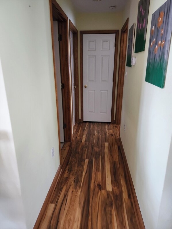 Interior - Charming 2-bedroom house in delightful Milford with AC (Milford)