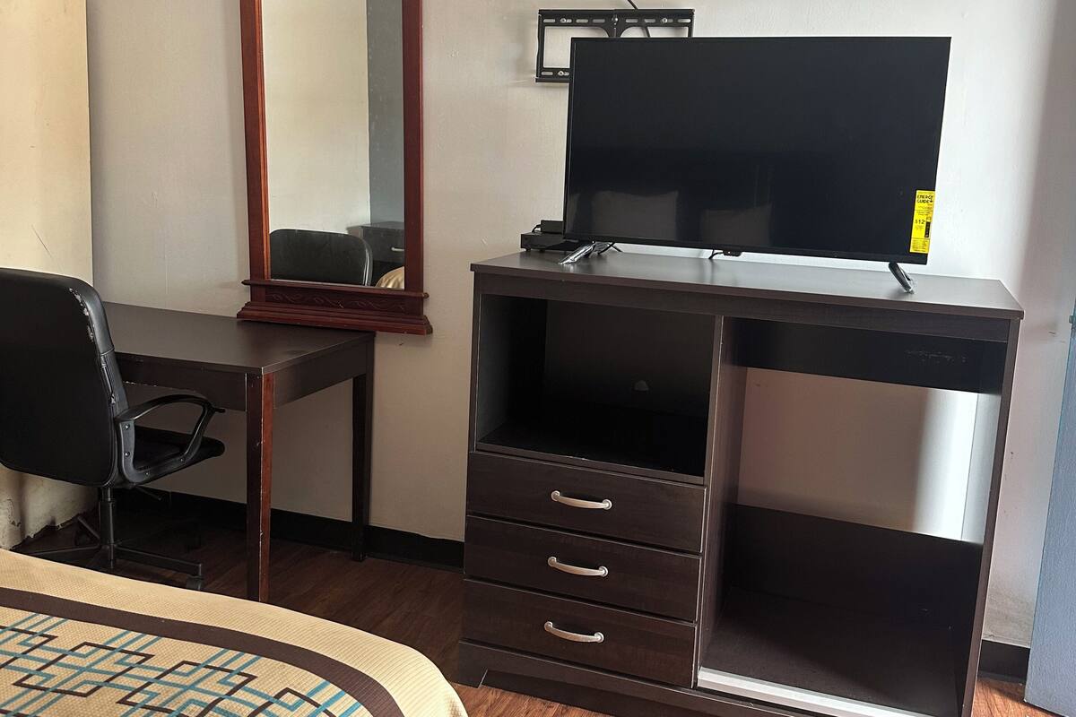 Comfort Single Room, Patio | Premium bedding, free WiFi, bed sheets