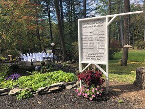 Property grounds - Charming 7-bedroom Victorian Manor House  with AC, WiFi in beautiful Canadensis (Canadensis)