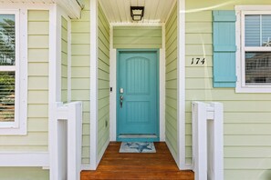 Exterior detail - NEW 4 Bedroom - Sleeps 10,  Baby gear, Nearby community pool, EV charger.  (Inlet Beach)