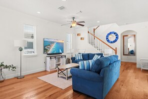 Smart TV, video games - NEW 4 Bedroom - Sleeps 10,  Baby gear, Nearby community pool, EV charger.  (Inlet Beach)