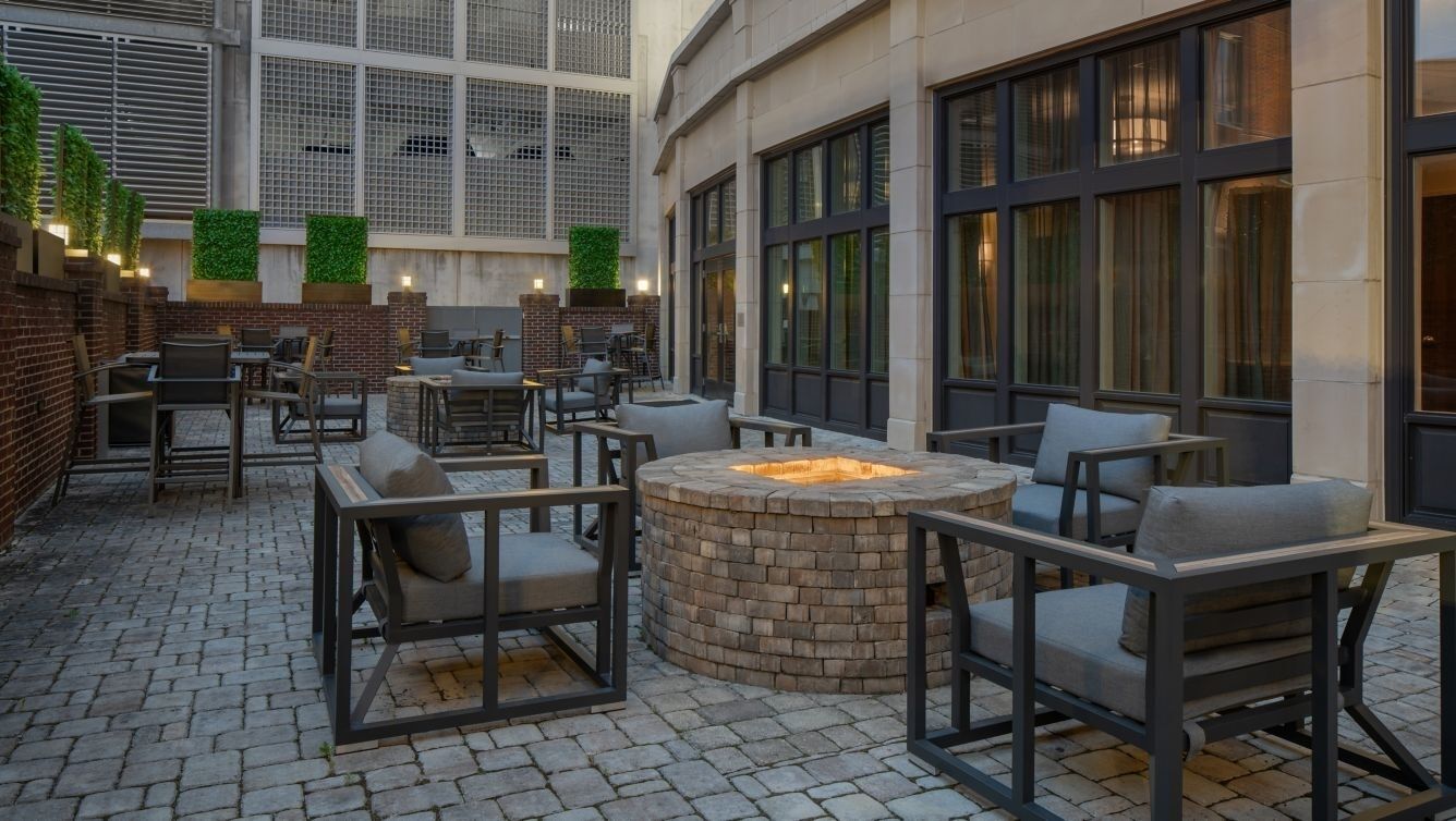 Ideal for Couple Looking  Exploring Downtown Savannah w/ Outdoor Pool