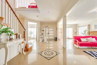 StayAU Family Home Comfort in Caroline Springs
