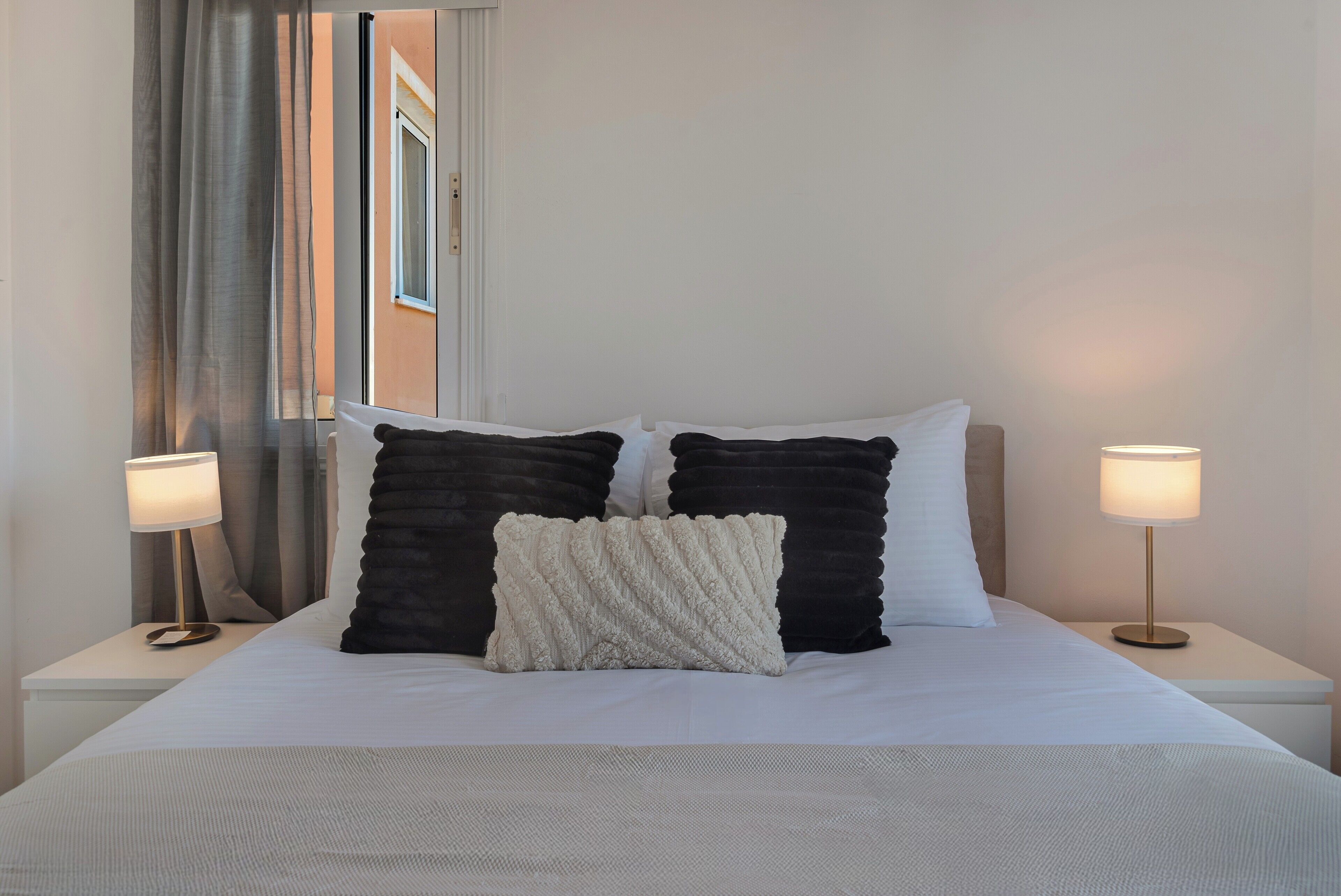 1 غرفة نوم وخزنة داخل الغرفة ومكواة/لوح كي وواي فاي مجانًا