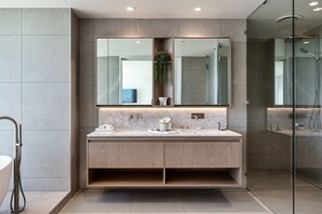 Hair dryer, towels - Panoramic Penthouse Views (Palm Beach)