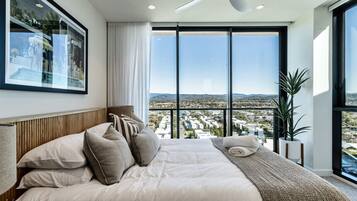 3 bedrooms, desk, iron/ironing board, free WiFi