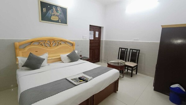 Quarto casal luxo | Espaço de trabalho para notebook, Wi-Fi de cortesia