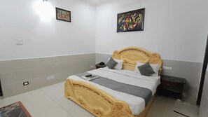 Deluxe Double Room | Laptop workspace, free WiFi