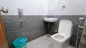 Quarto casal luxo | Banheiro | Produtos de toalete grátis, toalhas de banho, sabonete, shampoo