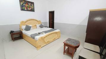 Deluxe Double Room | Laptop workspace, free WiFi