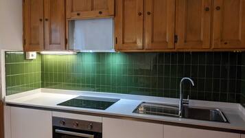 Kühlschrank, Ofen, Herdplatte, Geschirrspüler