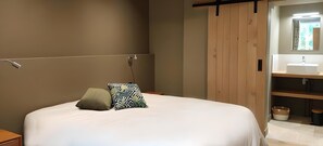 2 室のベッドルーム、WiFi (無料)、ベッドシーツ