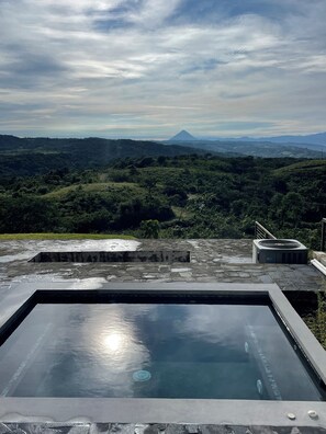 Pool - Casa Tres Vistas- Luxury Lake & Volcano Retreat (Nuevo Arenal)