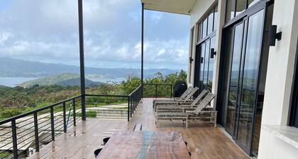 Casa Tres Vistas: Arenal Volcano & Lake Views, Hot Tub, Pool Table, Sleeps 8