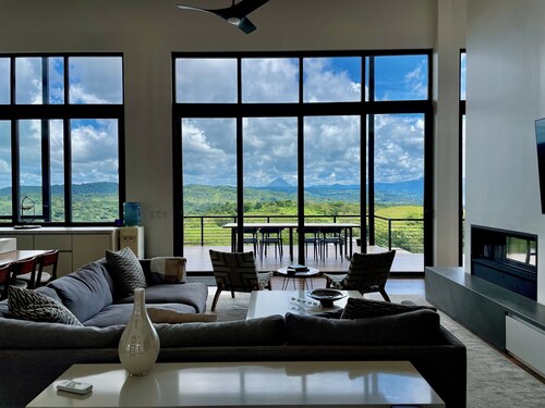 Casa Tres Vistas- Luxury Lake & Volcano Retreat
