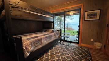 3 habitaciones, tabla de planchar con plancha, wifi y ropa de cama