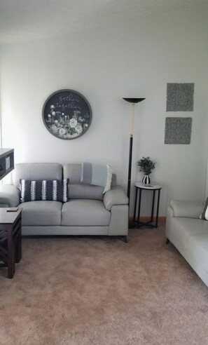 Smart TV, DVD player, stereo