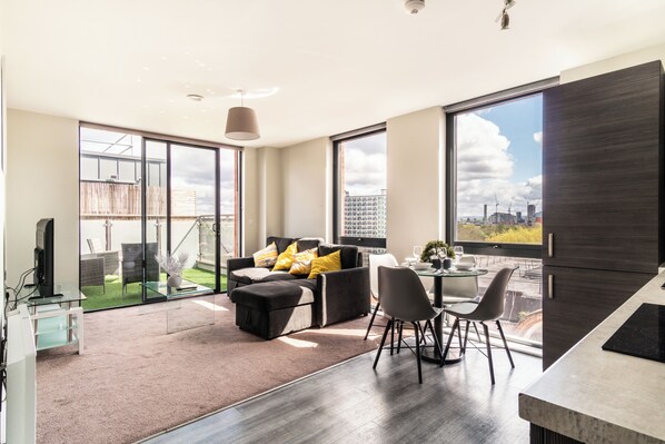 Smart TV - Modern1-Bedroom Penthouse Retreat: Experience the Best of City Centre Manchester (Salford)