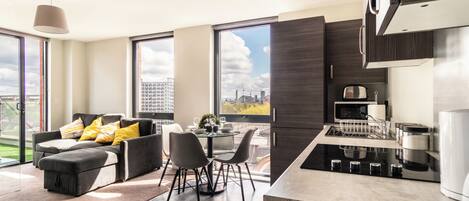 Refrigerador, microondas, horno y cafetera y tetera