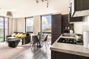 Fridge, microwave, oven, coffee/tea maker - Modern1-Bedroom Penthouse Retreat: Experience the Best of City Centre Manchester (Salford)