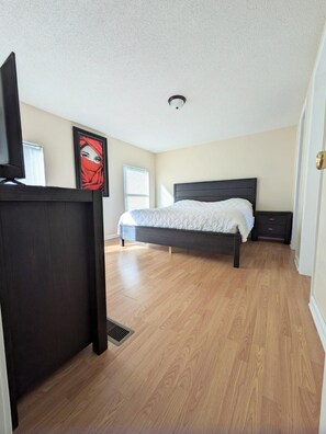 3 soverom, skrivebord, wi-fi (inkludert) og sengetøy