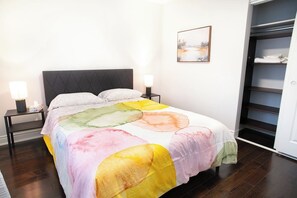 3 bedrooms, iron/ironing board, WiFi, bed sheets - Stunning Single Level 3BR Home with Parking (Richmond Hill)