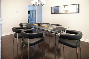 Dining - Stunning Single Level 3BR Home with Parking (Richmond Hill)