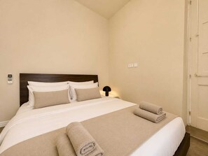 1 habitación, tabla de planchar con plancha, wifi gratis y ropa de cama 