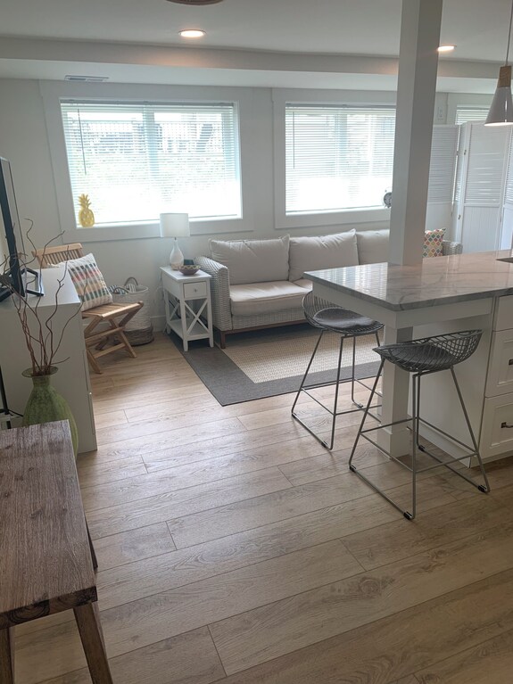 Beautiful Modern Grand Haven Getaway Across From The Beach! - 格蘭德港