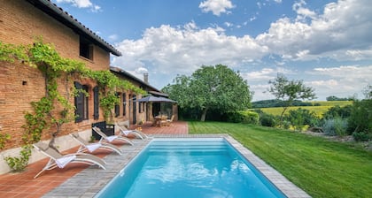 Montillet - Maison piscine, terrain multisport