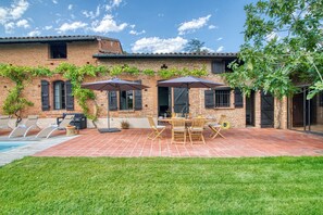 Outdoor dining - Montillet - Five Bedroom House, Sleeps 11 (Belbèze-de-Lauragais)
