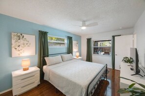 4 bedrooms, desk, iron/ironing board, travel cot