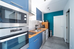 Kjøleskap, mikrobølgeovn, ovn og oppvaskmaskin