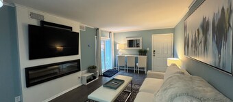 Fully Furnished 2-bedroom condo in charming Chapel Hill - Travel Nurse Friendly!