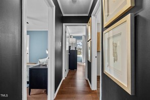 Interior - Fully Furnished 2-bedroom condo in charming Chapel Hill - Travel Nurse Friendly! (Chapel Hill)