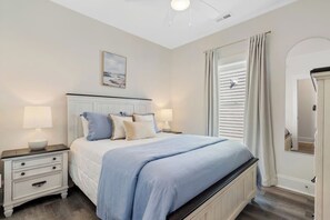 8 bedrooms, iron/ironing board, travel cot, free WiFi - Ocean & Sound Views • 2 King Suites • Sleeps 20 (North Topsail Beach)
