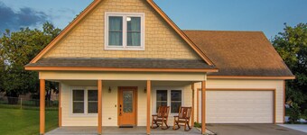 3 Bedroom House — 5 min Walk to Square!