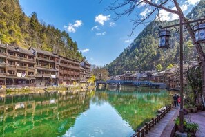Unclassified image, 4 of 27, button - Xiangyunge Inn (Fenghuang County)