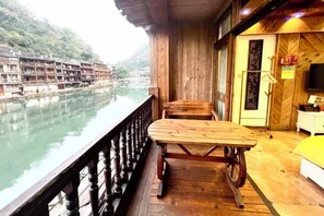 Unclassified image, 4 of 27, button - Xiangyunge Inn (Fenghuang County)