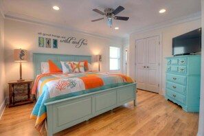 7 habitaciones, tabla de planchar con plancha, cuna de viaje y wifi 