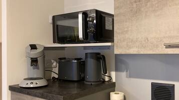 Refrigerador, microondas, placa de cocina, lavavajillas
